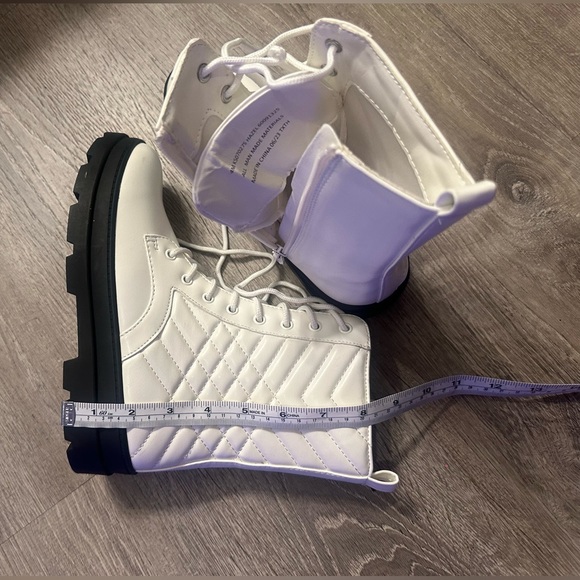 White small boots girl size 4 - Picture 6 of 7